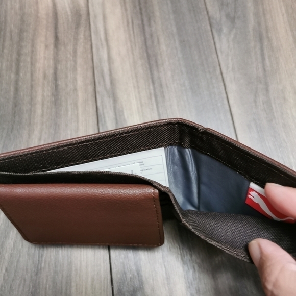 PUMA leather bifold wallet cardholders - Picture 4 of 6